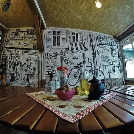 хайкърс Хостел